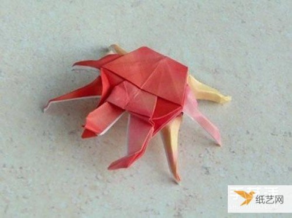 Illustrated tutorial on the folding steps of the seemingly complicated origami crab