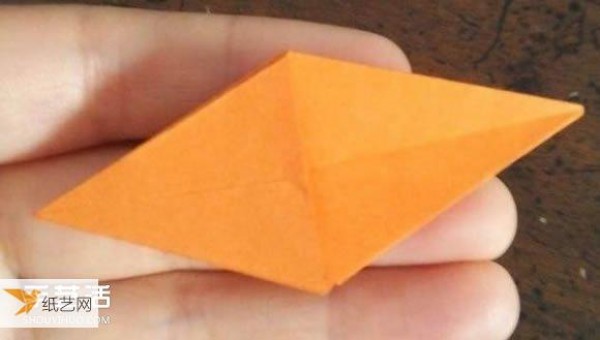 Illustration of how to fold a hollow three-dimensional rhombus