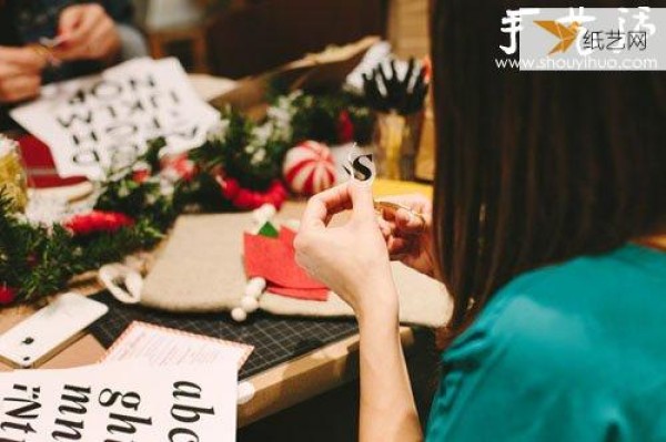 How to make Christmas stockings that look thick, long and very warm by hand