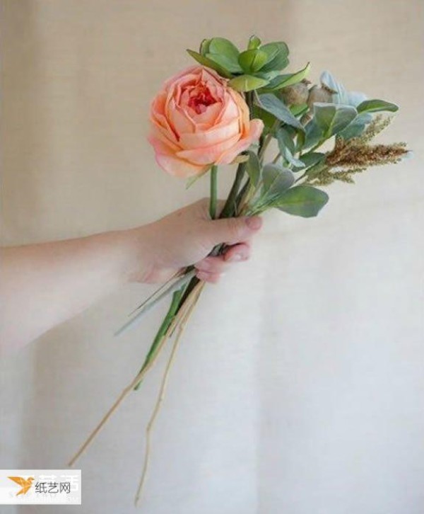 Tutorial on how to make a retro-style romantic wedding bouquet