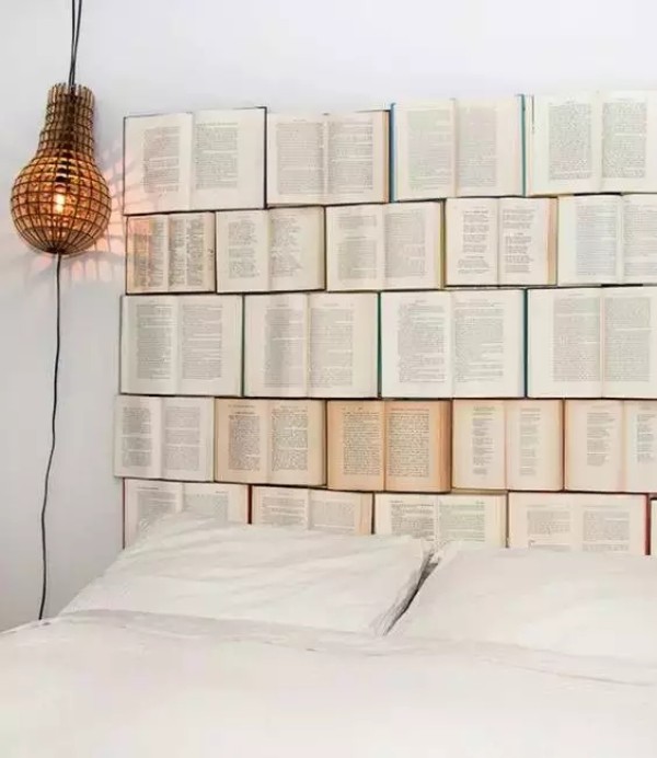 Turn waste into treasure, don’t throw away old books, you can use them as decorative walls! A bookish background wall!