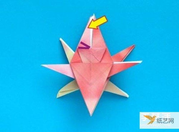 Illustrated tutorial on the folding steps of the seemingly complicated origami crab