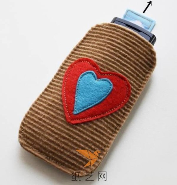 Making thoughtful mobile phone cases for Valentines Day gifts