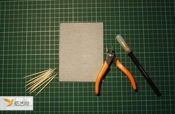 Steps to make a self-propelled tractor model using rubber bands as power