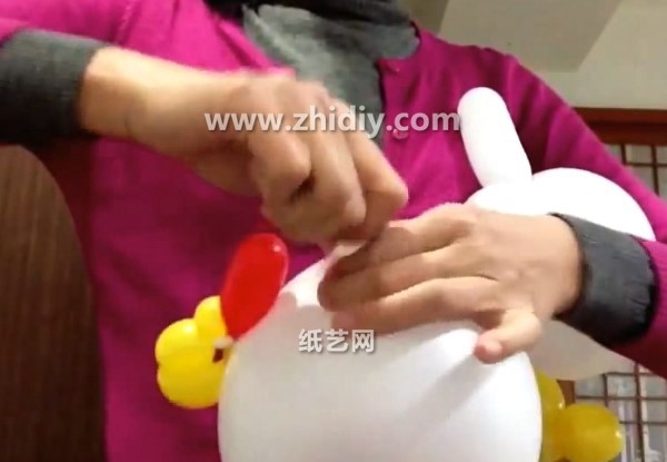 Tutorial on how to make a cute chick balloon shape