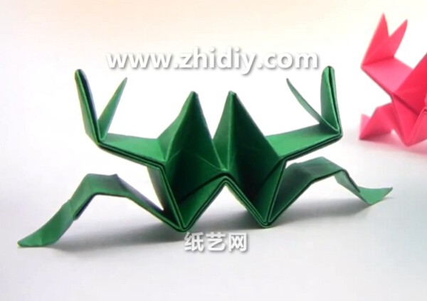 Origami video tutorial for simple origami crab