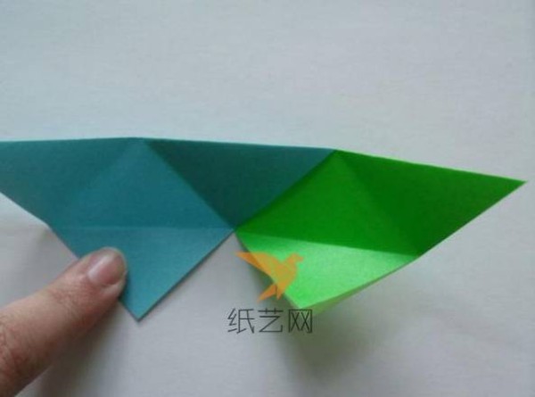 Tutorial on how to make a three-color origami box