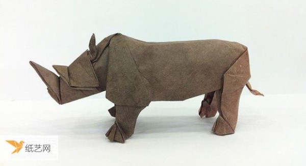 Illustrated tutorial for folding the massive Mabona Rhino using some simple origami