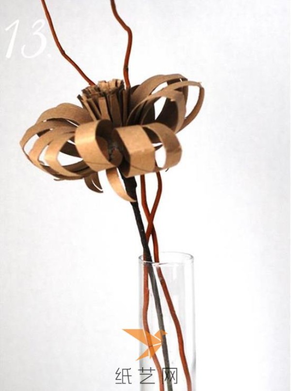 Beautiful flowers made from toilet paper tubes turned into treasures