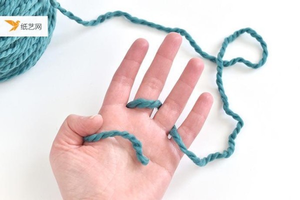 3 types of tutorials are waiting for you to choose! Those cute little knick-knacks made of yarn!