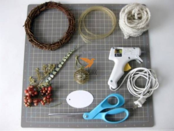 Creative DIY tutorial for turning waste into treasure and making a romantic decorative garland from wicker branches