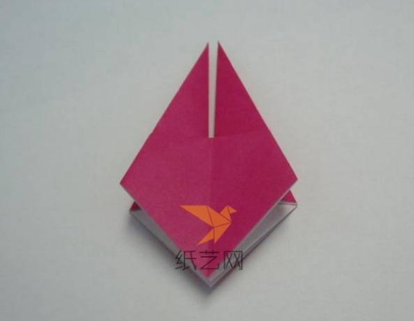 A step-by-step tutorial on making origami boxes