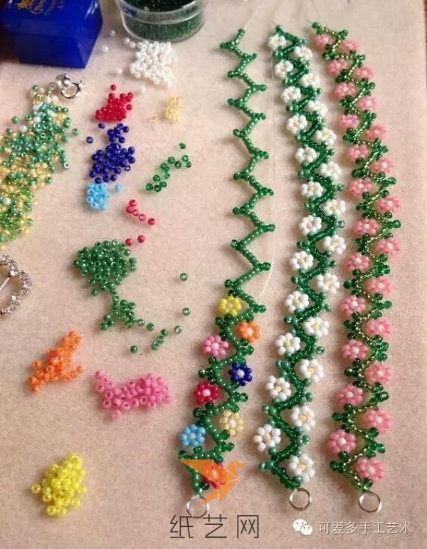 More than 30 beaded jewelry tutorials let you show off your creativity and become skillful overnight!