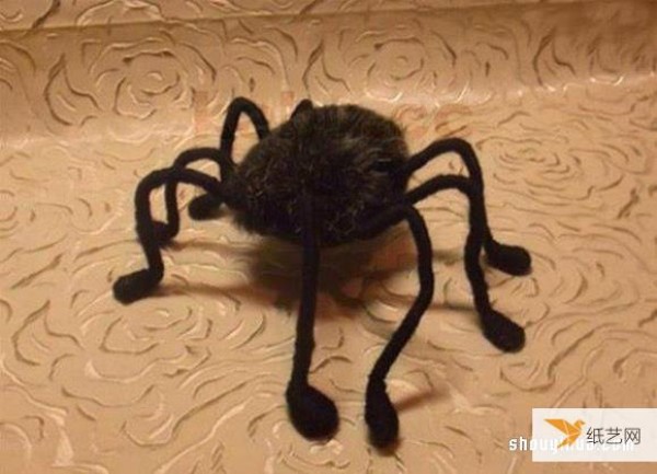 Detailed illustration of how to make a particularly cute little spider toy