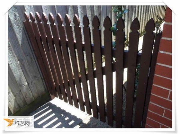 Share the illustrated tutorial on how to make your own personalized yard gate