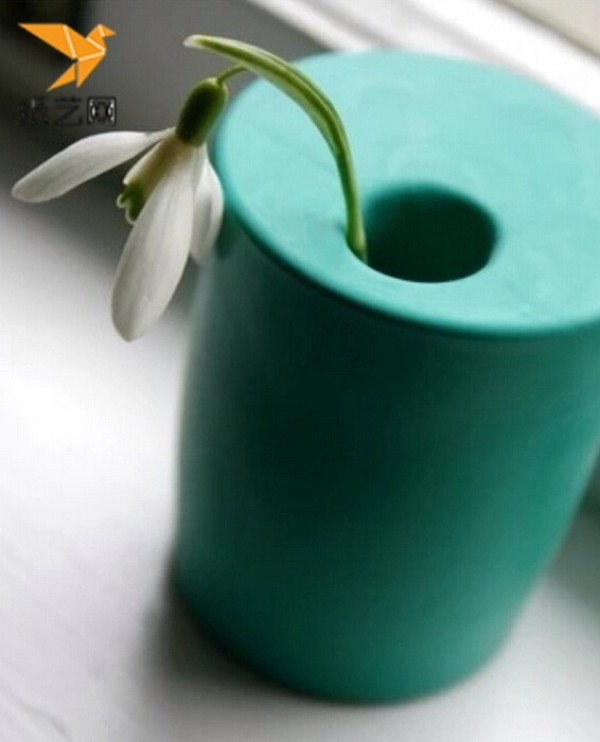 How to make a vase? Illustrated tutorial on making a vase by transforming old cups from handmade waste