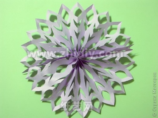 Simple paper-cut three-dimensional snowflake tutorial