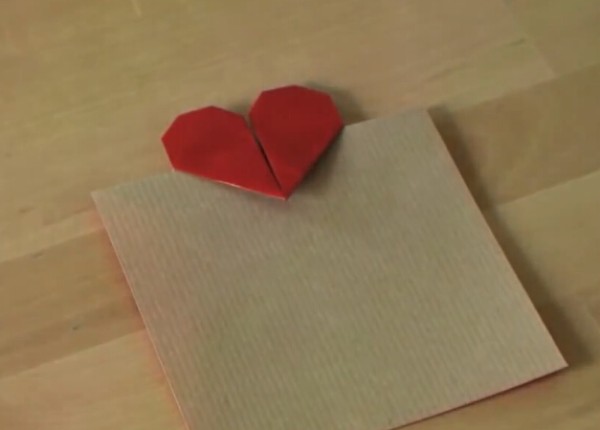 Video tutorial on how to fold origami heart notes for Valentine’s Day handmade gifts