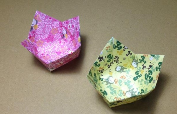 The Origami Box Making Tutorial teaches you how to make origami small plates and origami storage boxes by hand.