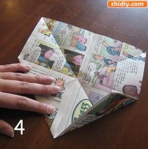 Used newspapers and magazines to make origami boxes [practical]