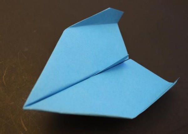 Comprehensive tutorial on origami airplanes—Classic origami glider, super flying ability, manual origami video tutorial