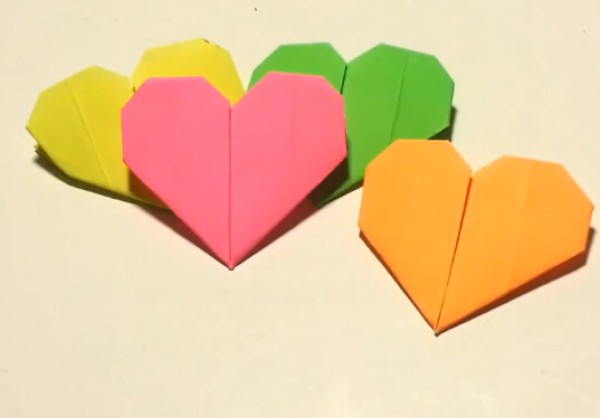 Tutorial on how to make a simple origami heart purse for Valentines Day