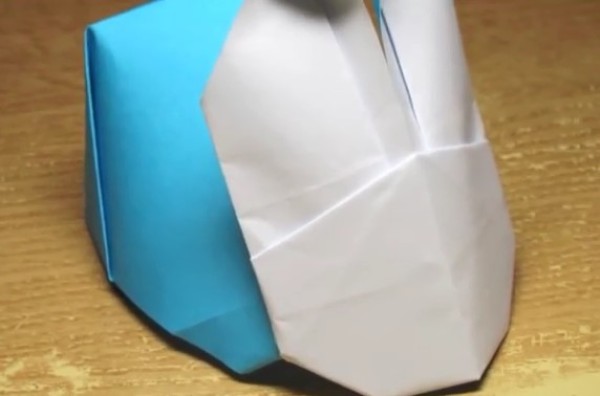 Video hand-making tutorial on how to fold a super cute origami rabbit for the Mid-Autumn Festival