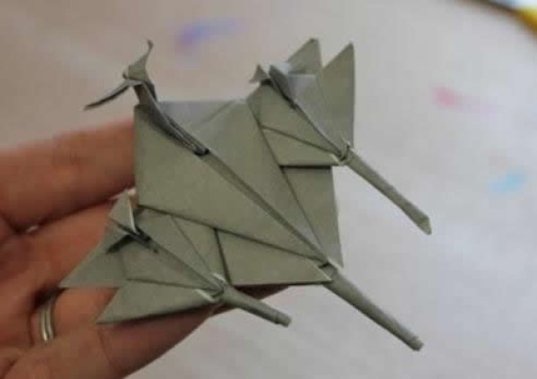 A complete guide to folding paper airplanes and teaching you step-by-step how to fold origami jets.