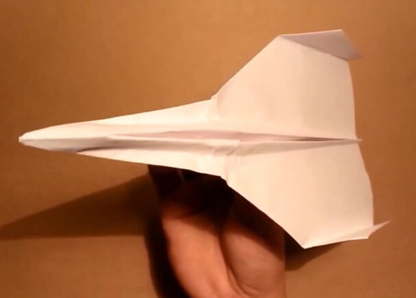 Video tutorial on folding paper plane Diablo origami fighter