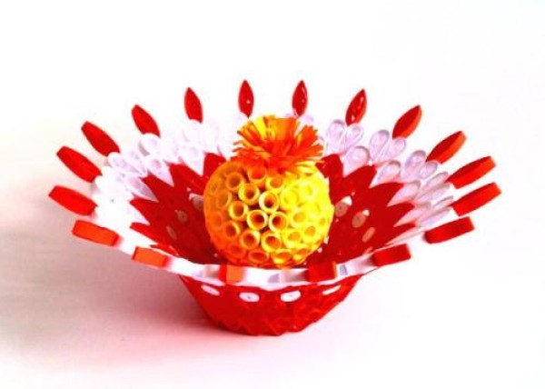 Three-dimensional paper flower plate hand-making tutorial