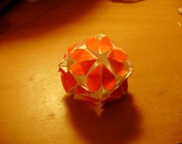 Tutorial on how to make paper ball flowers full of love