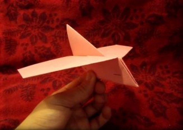 Illustrated tutorial on how to fold the Firemoth origami airplane