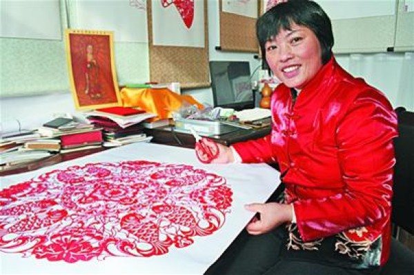 Huangdao Xin’an paper-cutting artist—Guan Ru