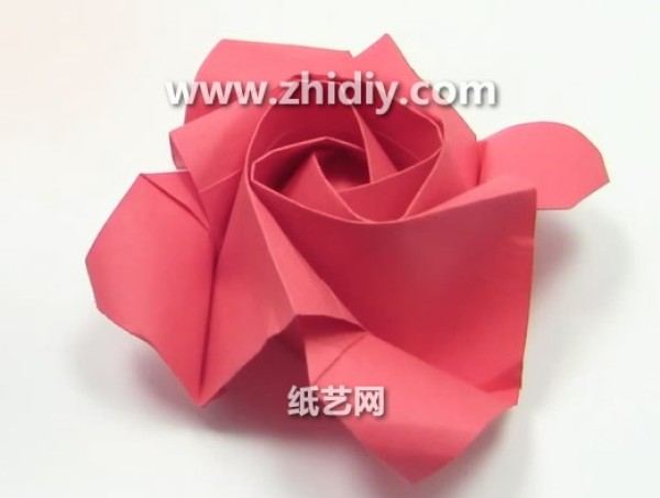 Video tutorial on how to fold a simple Kawasaki rose