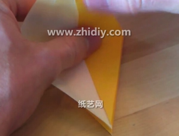 Video tutorial on how to make origami clogs