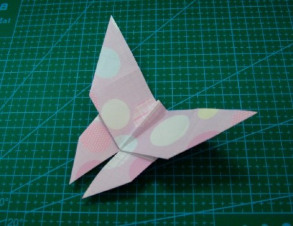 Tutorial on making origami butterflies by hand