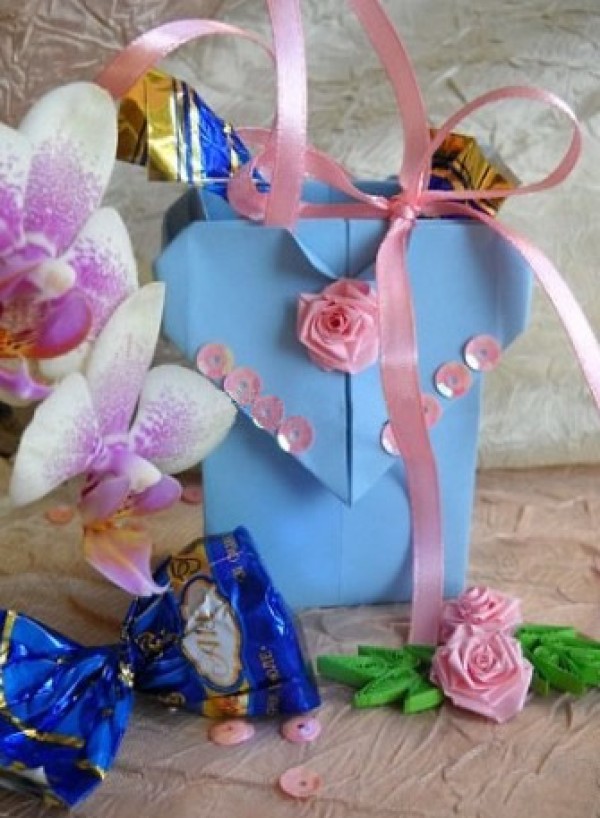 Tutorials on heart-shaped origami boxes and origami bags for Chinese Valentine’s Day and Valentine’s Day are carefully prepared for you with exquisite Valentine’s Day gift boxes.