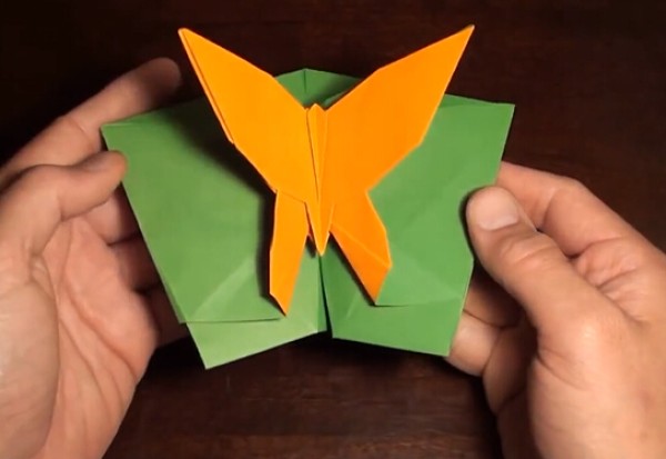 Christmas Greeting Card Collection teaches you how to make handmade origami butterfly three-dimensional greeting cards