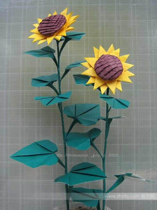 Shimizu May origami sunflower