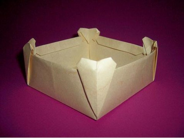 Tutorials on heart-shaped origami boxes and origami bags for Chinese Valentine’s Day and Valentine’s Day are carefully prepared for you with exquisite Valentine’s Day gift boxes.