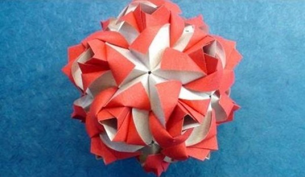 This tutorial teaches you how to make origami rose ball lanterns.