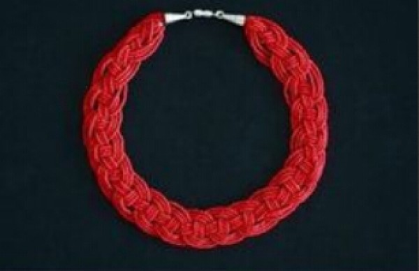 How to braid a Chinese knot? Hand-woven Chinese knot bracelet making tutorial illustration