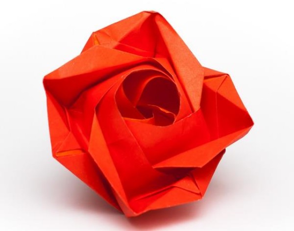 Origami rose tutorial teaches you how to make simple handmade origami roses