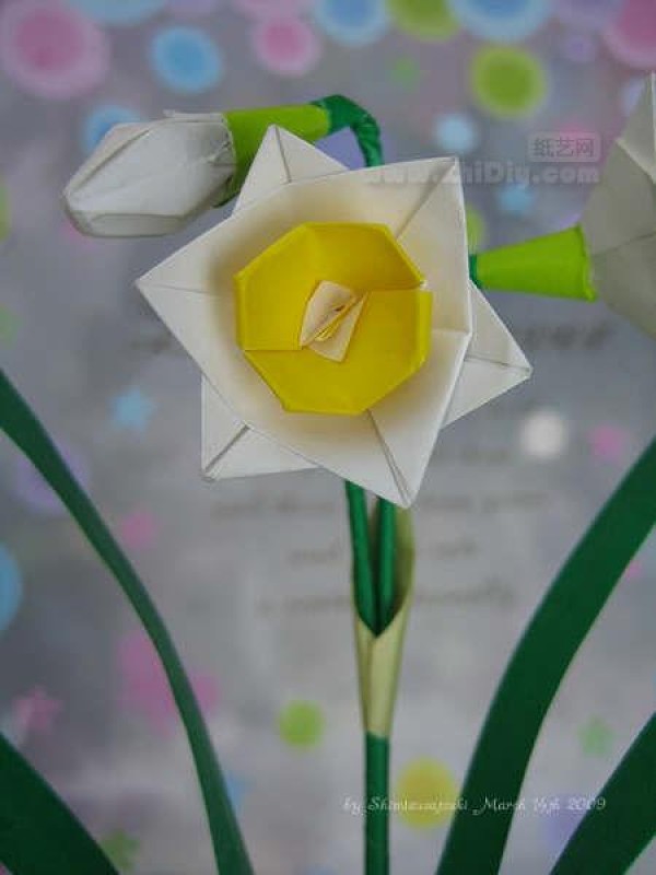 Shimizu May’s origami daffodils