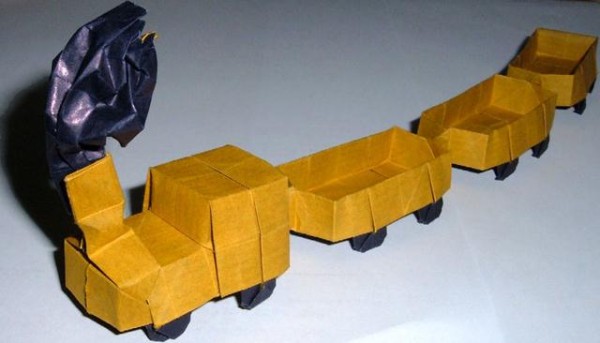 Origami train tutorial - Jose Angel Iranzo