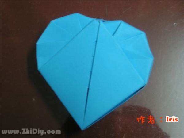 Iris' heart-shaped origami box