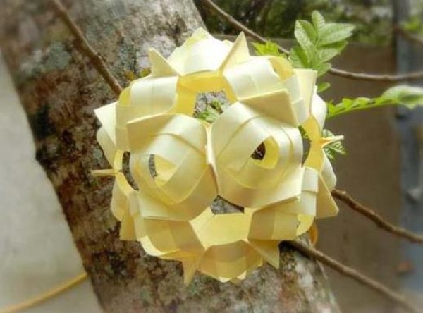 Spring Festival New Year weaving paper ball flower decoration origami flower handmade tutorial