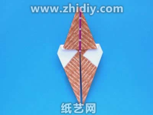 Illustrated tutorial on origami ice cream cone