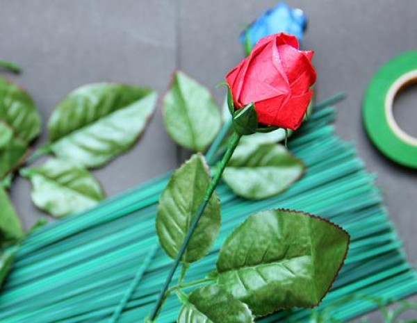 Basic materials for paper flower DIY—flower pole, green wire, floral wire