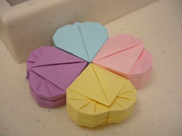 Origami Encyclopedia Illustrated Origami Heart-Shaped Box Tutorial with Real Photos